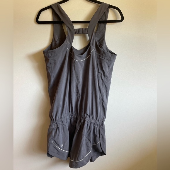 #102- LULULEMON-Speedy Runsie, grey , size 8 - Picture 3 of 9